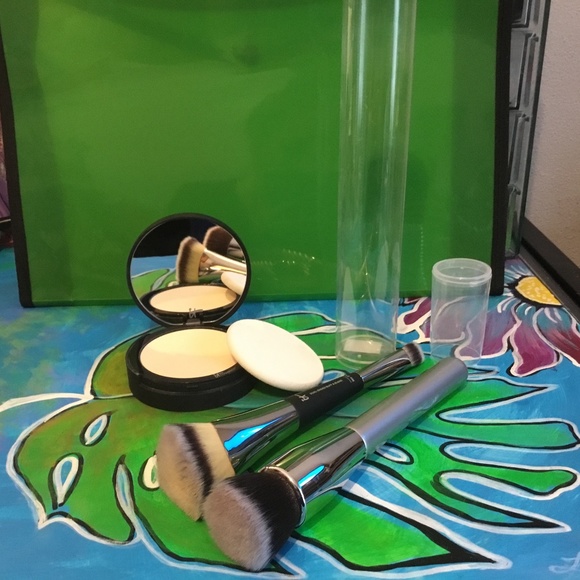 IT Cosmetics Collection - Picture 4 of 4